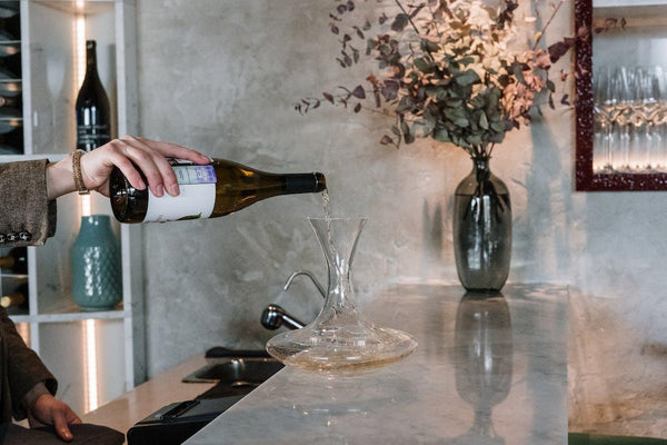 ¿Cuándo y por qué decantar un vino? - Wine.com.mx