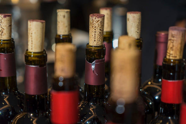La mejor forma de cerrar las botellas de vino - Wine.com.mx